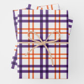Feuille De Papier Cadeau Tartan pourpre et orange (En situation)
