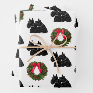 Feuille De Papier Cadeau Teckels écossais avec Couronne de Noël