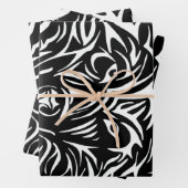 Feuille De Papier Cadeau Tête de loup blanc sur noir  (En situation)