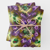 Feuille De Papier Cadeau Texture fractale violette et verte de Noël (En situation)