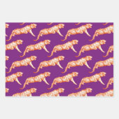 Feuille De Papier Cadeau Tigre orange vif moderne sur violet (Devant)