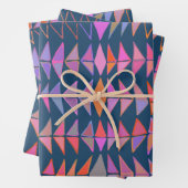 Feuille De Papier Cadeau Triangles géométriques Abstraits en bleu (En situation)