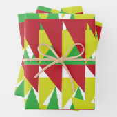 Feuille De Papier Cadeau Triangles géométriques colorés (En situation)