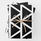 Feuille De Papier Cadeau Triangles noirs (En situation)
