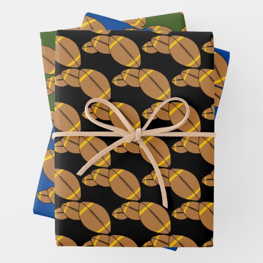 Feuille De Papier Cadeau Trois Football (En situation)