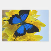 Feuille De Papier Cadeau Trois papillons sur de jolies fleurs (Devant 2)