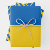 Feuille De Papier Cadeau Ukraine Drapeau moderne Motif rayé (En situation)