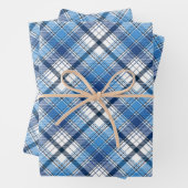 Feuille De Papier Cadeau Un design élégant en plaid bleu (En situation)