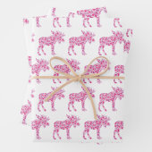 Feuille De Papier Cadeau Un mignon orignal composé de petits coeurs roses (En situation)