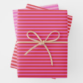 Feuille De Papier Cadeau Valentine's Day Pink and Red Stripes Pattern (En situation)