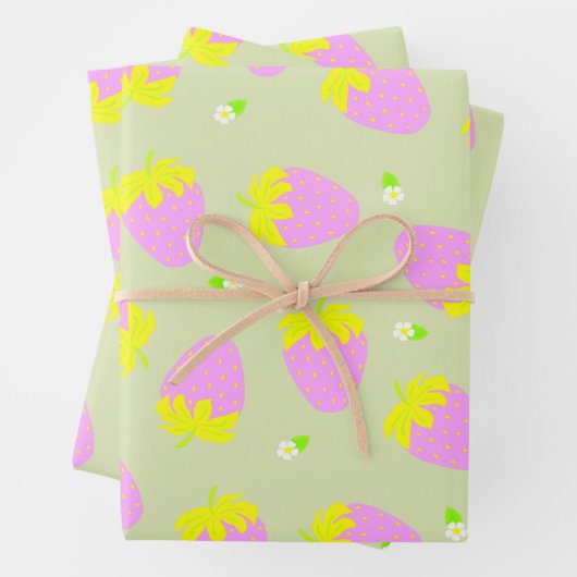 Feuille De Papier Cadeau Vert fraise rose (En situation)