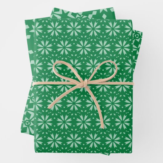 Feuille De Papier Cadeau vert minima graphique motif paddy (En situation)