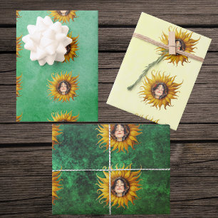 Feuille De Papier Cadeau Visages de jolies filles au milieu des verts de to