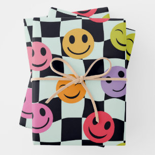Feuille De Papier Cadeau Visages heureux sur damier noir et blanc déformé