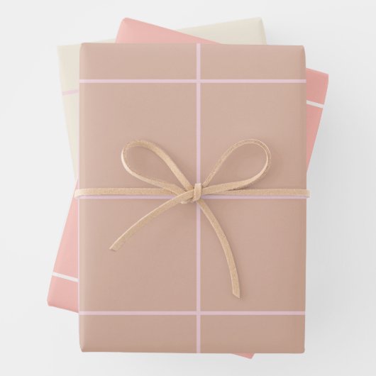 Feuille De Papier Cadeau Warm Beige Grid Pattern Minimal Soft Check Design (En situation)