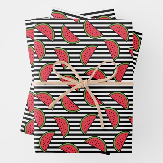 Feuille De Papier Cadeau Watermelon sur Motif Black & White Stripes (En situation)
