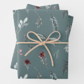 Feuille De Papier Cadeau Winter Blue Spruce & Mulled Berries Slate Green (En situation)