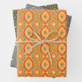 Feuille De Papier Cadeau Wrapping paper for Christmas with ogee pattern. (En situation)