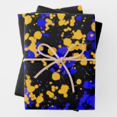 Feuille De Papier Cadeau Yellow Blue Raptor Splattered Paint (En situation)