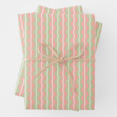 Feuille De Papier Cadeau Zigzag Chevron rayures - Rose,Vert et ivoire pâle (En situation)