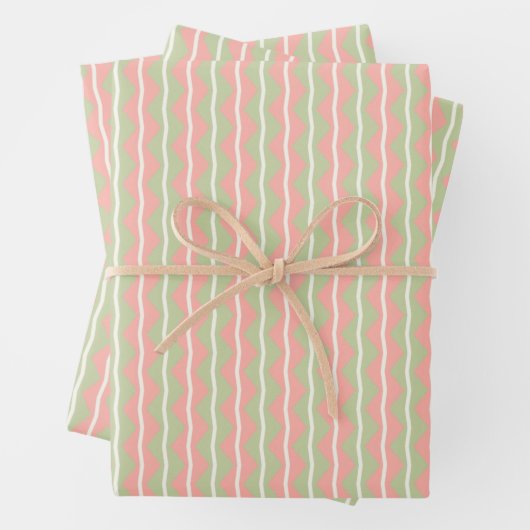 Feuille De Papier Cadeau Zigzag Chevron rayures - Rose,Vert et ivoire pâle (En situation)
