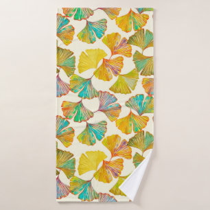 Feuille Gingko sur le sol motif sans couture. Aqua