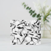 Feuille papier noir et blanc en mouvement (Debout devant)