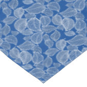 Feuilles blancs sur nappes bleues (Angle)