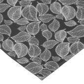 Feuilles blancs sur nappes noires (Angle)