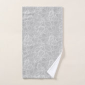 Feuilles blancs sur serviette gris argent (Serviette à main)