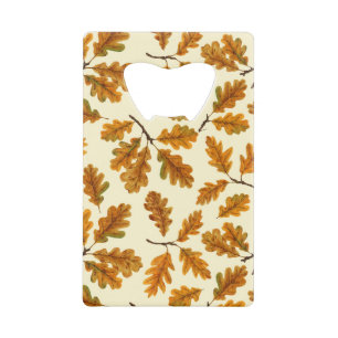 Feuilles de chêne automnal sur blanc