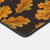 Feuilles de chêne automnal sur brun foncé (Coin)