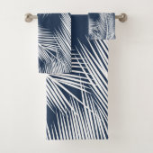 Feuilles de palmier blanc sur arrière - plan bleu  (En situation)