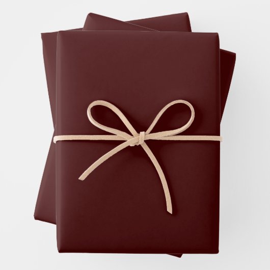 Feuilles de papier cadeau marron brûlé de luxe (En situation)