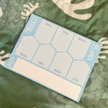 Feuilles de planificateurs hebdomadaires Bloc-note<br><div class="desc">Commencez à planifier votre semaine avec le Bloc-notes Blue Weekly Planner Horizontal Sheets qui peut s'asseoir à votre bureau et être toujours là pour vous aider à planifier vos journées. Soyez plus organisé,  avec votre plan hebdomadaire horizontal,  tout en appréciant les couleurs bleu doux,  et l'arrière - plan feutré.</div>
