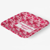 Feuilles d'érable sur assiettes en papier à fond r (Angulaire)