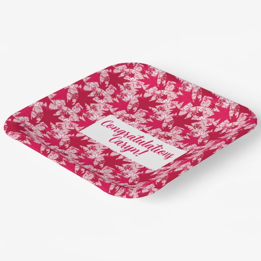 Feuilles d'érable sur assiettes en papier à fond r (Angulaire)