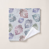 Feuilles d'open work sur un arrière - plan gris cl (Gant de toilette)