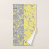 Feuilles gris et jaunes sur un arrière - plan rayé (Serviette à main)