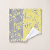 Feuilles gris et jaunes sur un arrière - plan rayé (Gant de toilette)