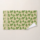 Feuilles vertes chic sur beige chanceux (Serviette à main)
