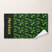 Feuilles verts tropicaux sur Noir Personnalisé (Serviette à main)