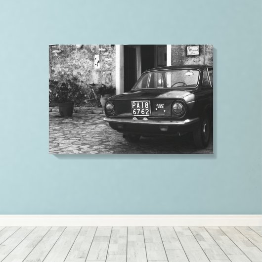 FIAT-auto in Italië in zwart-wit Canvas Afdruk (Insitu (Houten vloer))