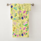 Field flowers, hand-painted in watercolour bad handdoek (Insitu)
