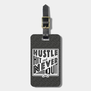 Field Hockey Hustlie Hit & Nooit stoppen met het L Bagagelabel