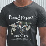 Fier Parent Du Diplômé | T-shirt photo<br><div class="desc">Un parent moderne et fier des chemises diplômées, avec une photo et un texte modèle qui dit 'FIER PARENT DU DIPLÔMÉ, LEUR NOM, L'ÉCOLE/COLLÈGE ET LA CLASSE DE'. Les ey sont facilement édités et peuvent être customisés à dire, maman, papa, tante, oncle, grand-mère et plus de tous les styles, tailles...</div>