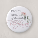 Fier Tante d'un petit Fleur sauvage Baby Girl Douc<br><div class="desc">Célébrez l'arrivée prochaine de votre petit avec notre "Pin à boutons de douche pour fille Fleur sauvage rose", un complément parfait à tout baby shower avec son charmant thème fleur sauvage et rose. Cette épingle à boutons magnifiquement conçue comporte le mot "Fleur sauvage" en calligraphie classique et élégante, ornée d'un...</div>