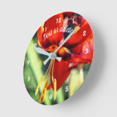 Fiery Oranje Daylily Flower Personalized Ronde Klok (Hoek)
