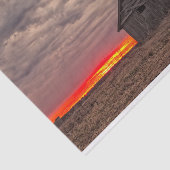 Fiery Red Sunrise die een geïsoleerde schuur achte Tissuepapier (Detail)