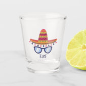Fiesta Hoed en Zonnebril Aangepaste Initialen Shot Glas (Voorkant)